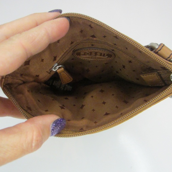 Fossil Cow Hide Leather Brown Crossbody Keyhole Accent Zipper Closure Zip Close - Picture 3 of 10